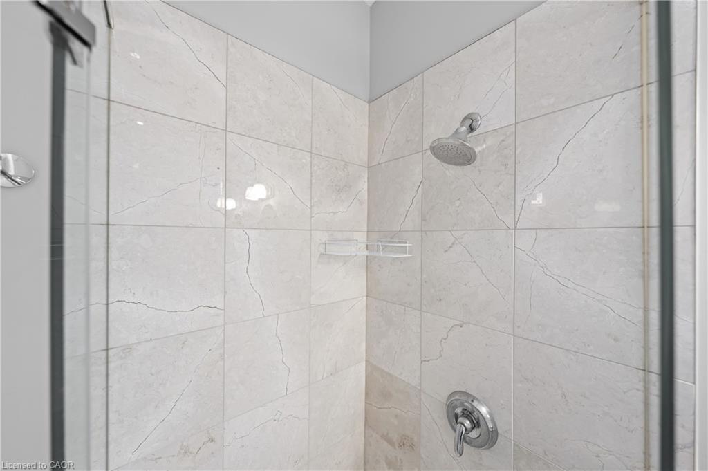 706-223 Erb Street W, Waterloo, ON - Indoor Photo Showing Bathroom