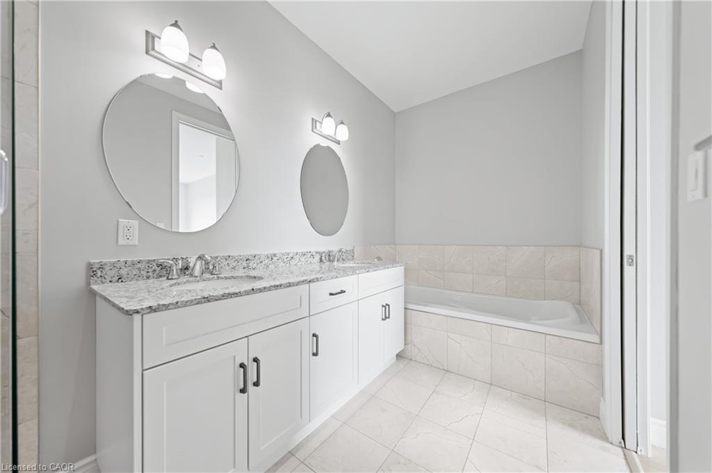 706-223 Erb Street W, Waterloo, ON - Indoor Photo Showing Bathroom