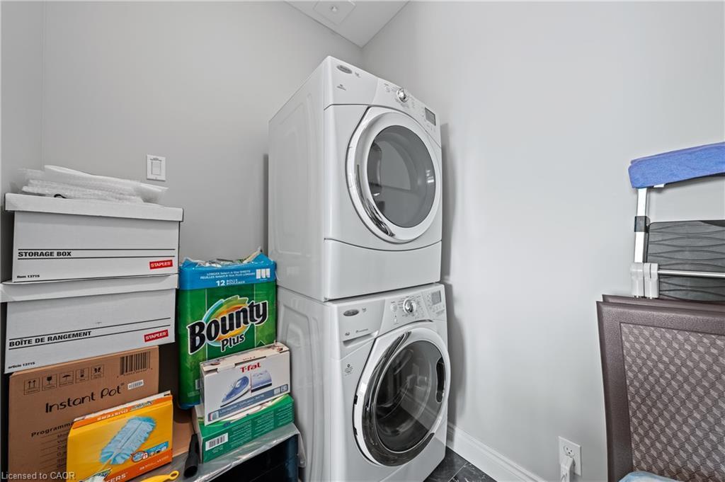 706-223 Erb Street W, Waterloo, ON - Indoor Photo Showing Laundry Room