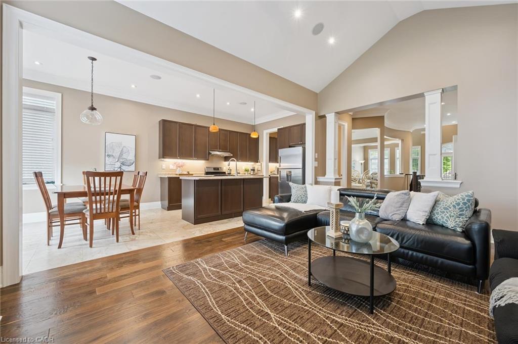 68 Gentle Fox Drive, Caledon, ON - Indoor Photo Showing Living Room