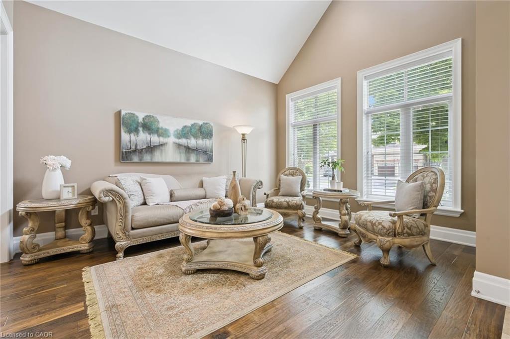 68 Gentle Fox Drive, Caledon, ON - Indoor Photo Showing Living Room