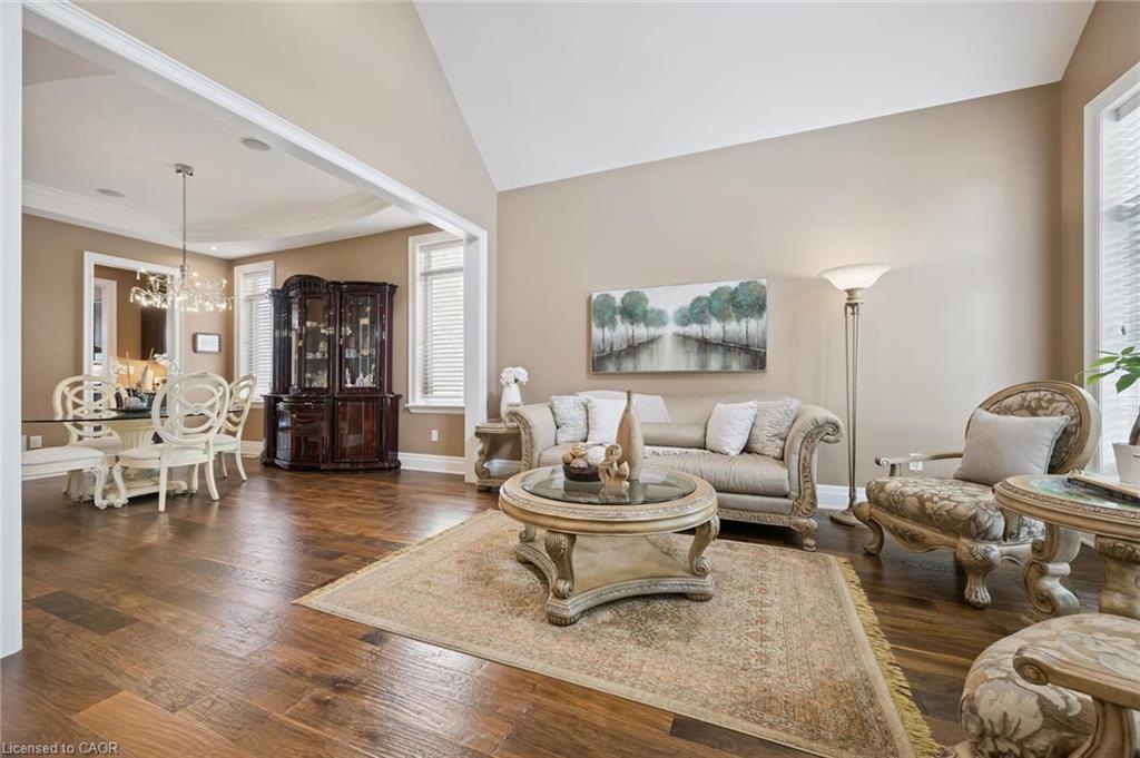 68 Gentle Fox Drive, Caledon, ON - Indoor Photo Showing Living Room