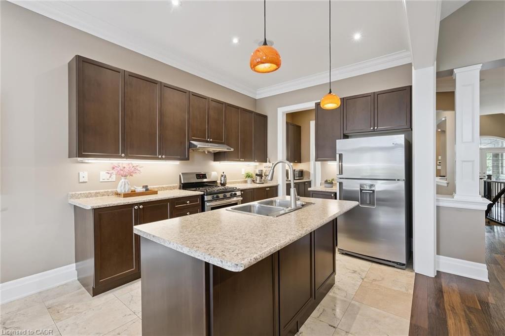 68 Gentle Fox Drive, Caledon, ON - Indoor Photo Showing Kitchen With Double Sink With Upgraded Kitchen