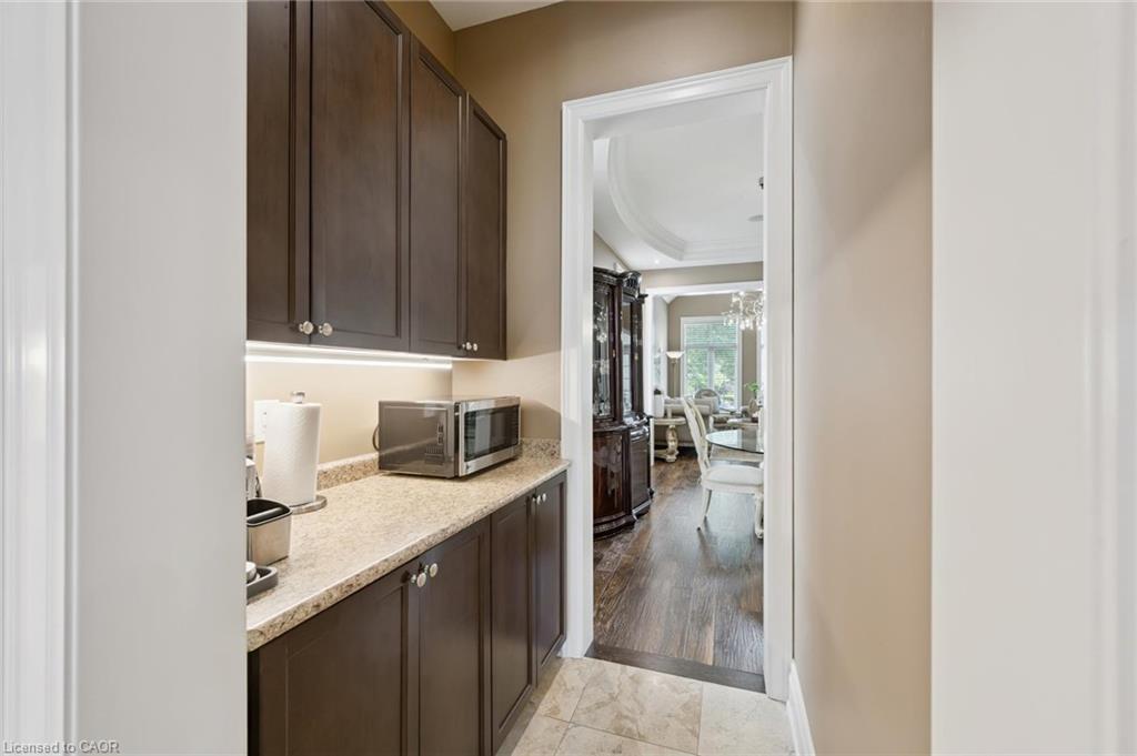 68 Gentle Fox Drive, Caledon, ON - Indoor Photo Showing Kitchen