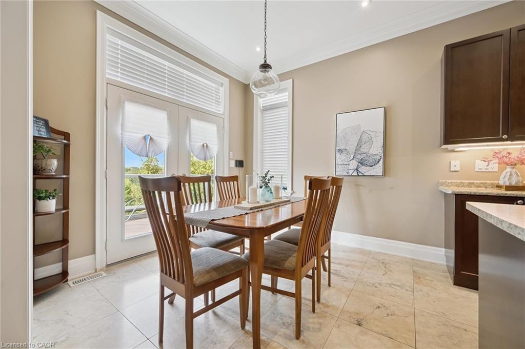68 Gentle Fox Drive, Caledon, ON - Indoor Photo Showing Dining Room