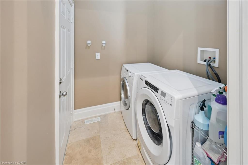 68 Gentle Fox Drive, Caledon, ON - Indoor Photo Showing Laundry Room