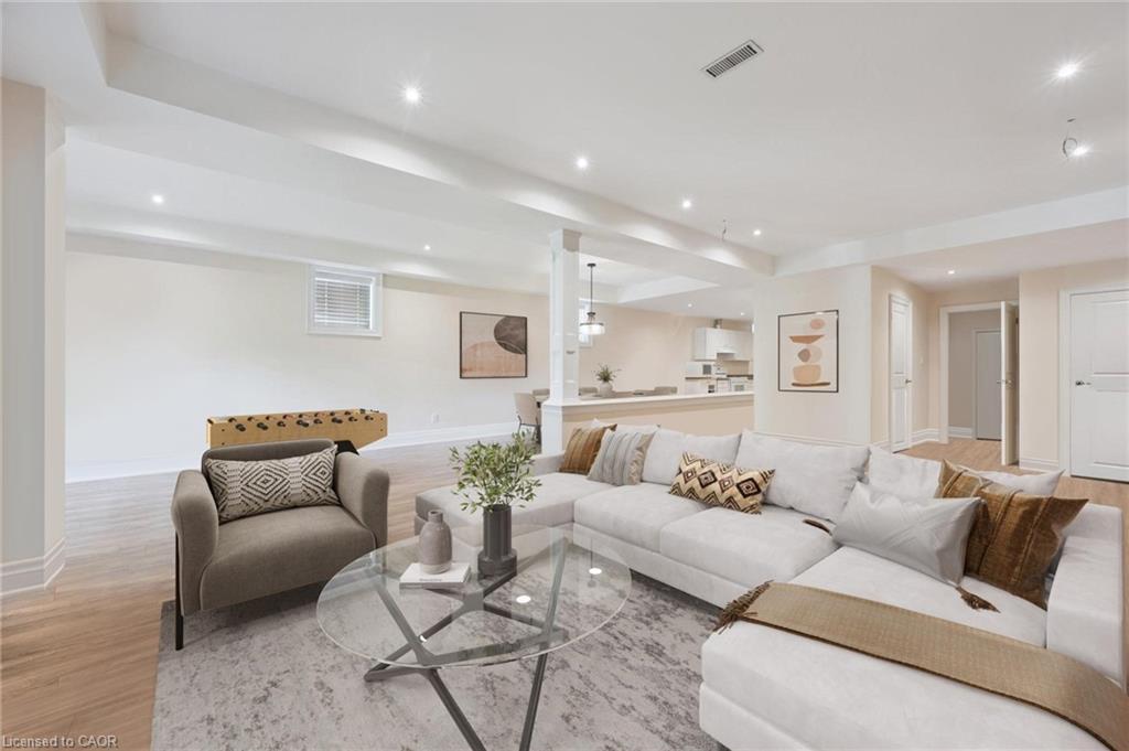 68 Gentle Fox Drive, Caledon, ON - Indoor Photo Showing Living Room