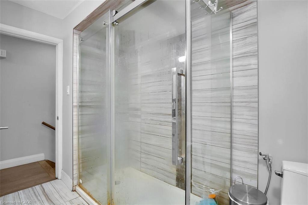 17 Locust Crescent, London, ON - Indoor Photo Showing Bathroom