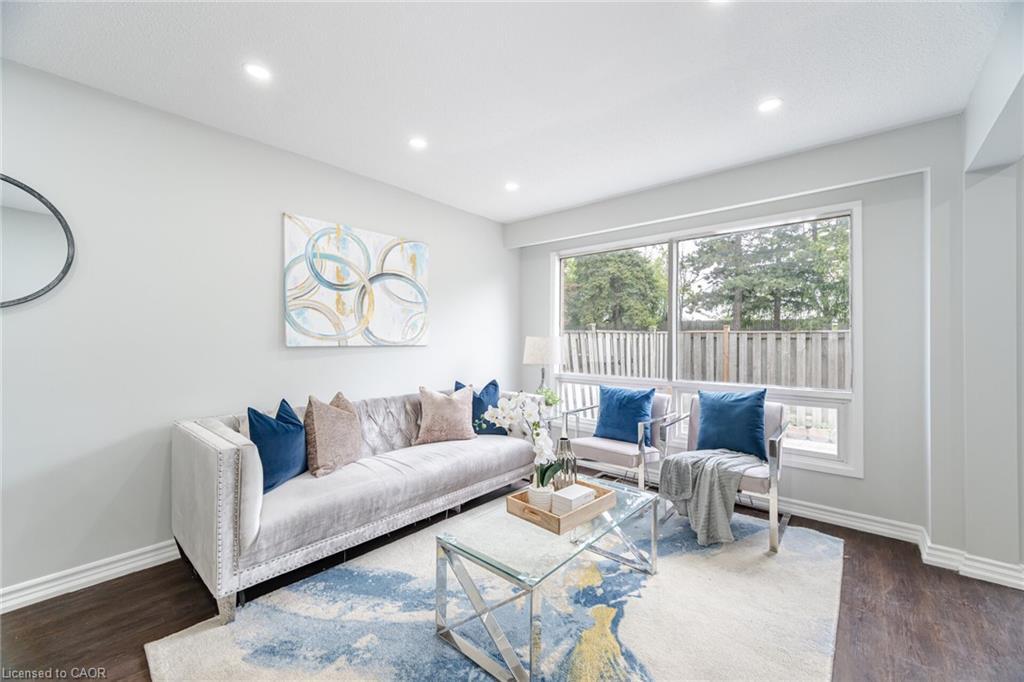65-3525 Brandon Gate Drive, Mississauga, ON - Indoor Photo Showing Living Room