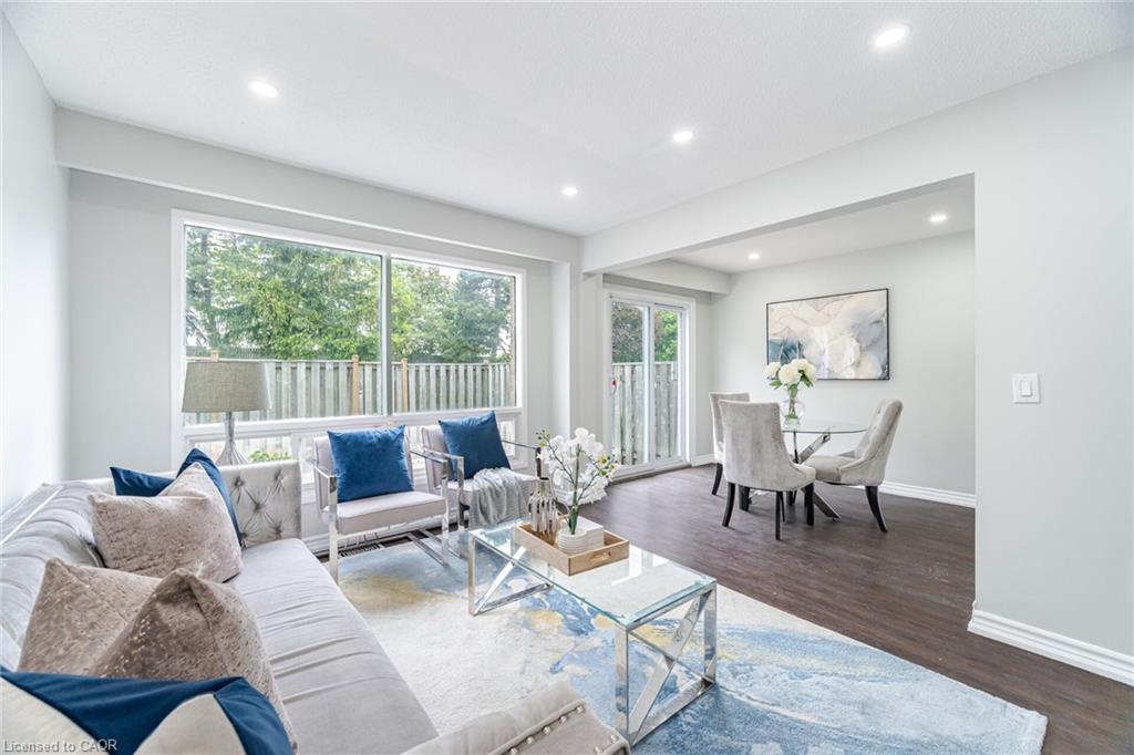 65-3525 Brandon Gate Drive, Mississauga, ON - Indoor Photo Showing Living Room