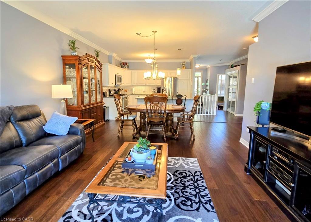 116-20 Isherwood Avenue, Cambridge, ON - Indoor Photo Showing Living Room