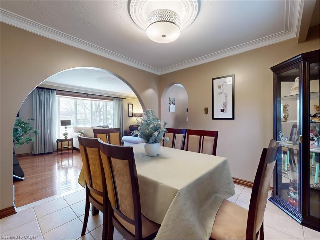 11 Meadowland Gate, Brampton, ON - Indoor Photo Showing Dining Room