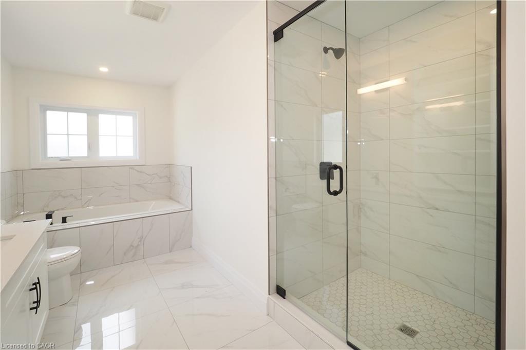 217 Jeffrey Place, Kitchener, ON - Indoor Photo Showing Bathroom