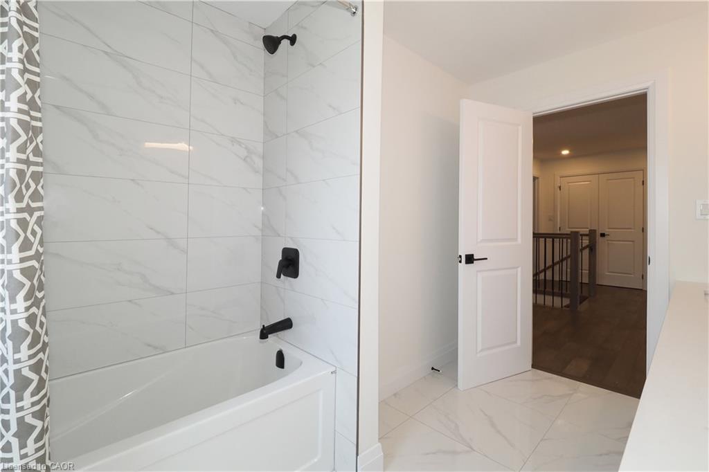 217 Jeffrey Place, Kitchener, ON - Indoor Photo Showing Bathroom
