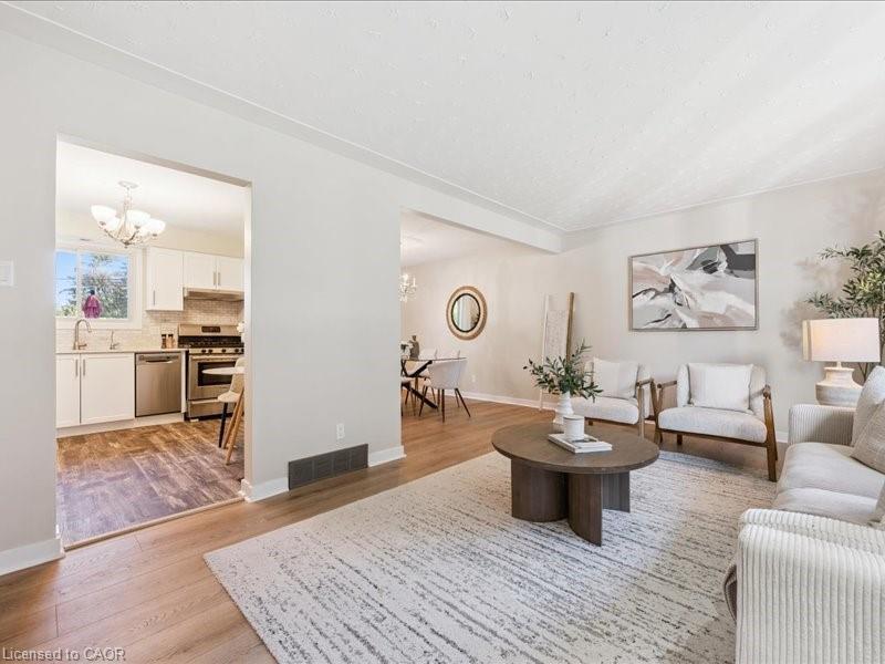 407 Grangewood Drive, Waterloo, ON - Indoor Photo Showing Living Room