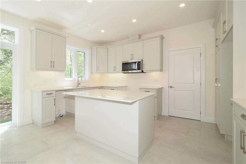 220 Jeffrey Place, Kitchener, ON - Indoor Photo Showing Kitchen