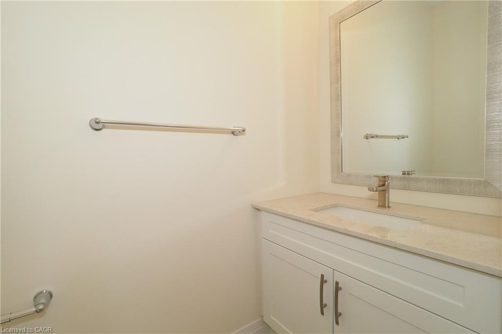 220 Jeffrey Place, Kitchener, ON - Indoor Photo Showing Bathroom