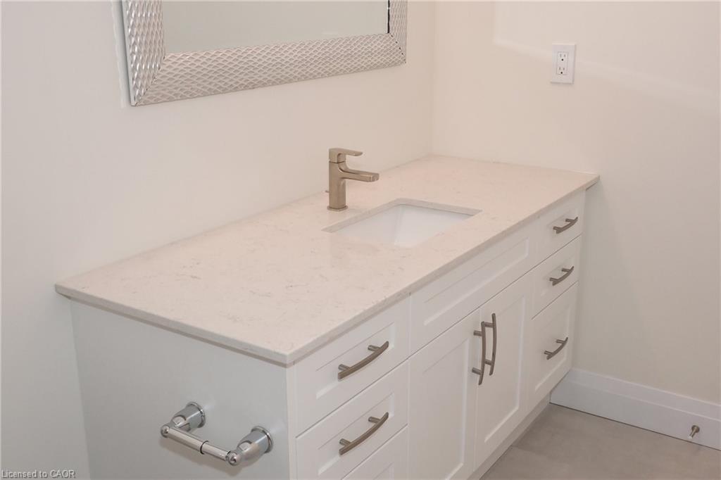 220 Jeffrey Place, Kitchener, ON - Indoor Photo Showing Other Room