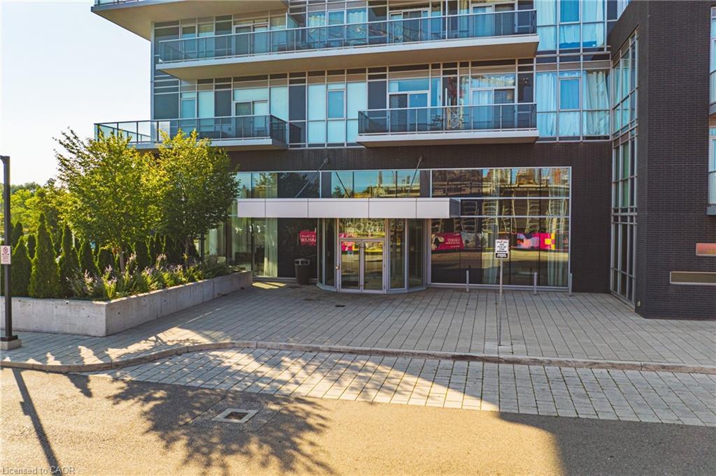 2001-2081 Fairview Street, Burlington, ON - Outdoor