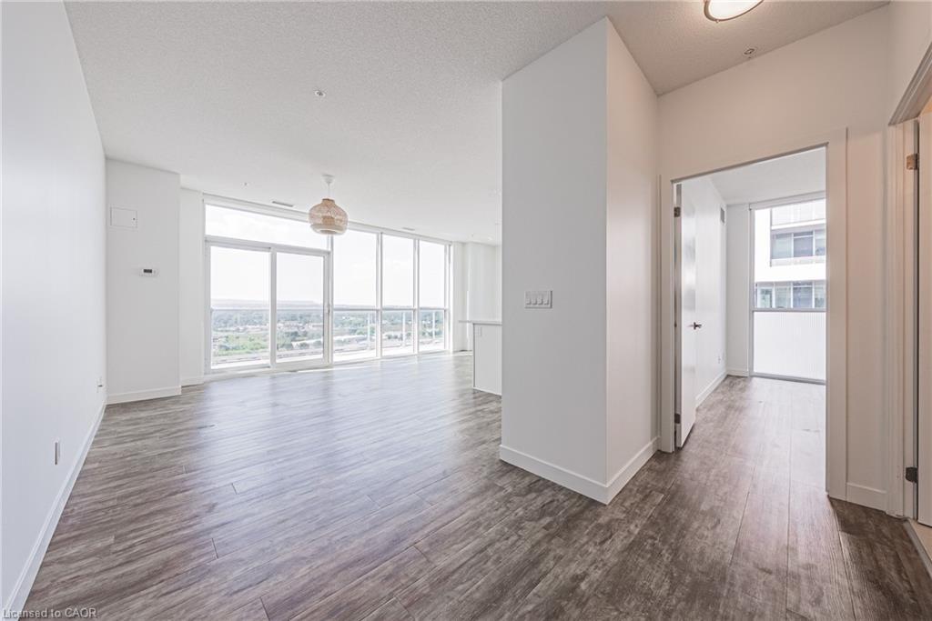 2001-2081 Fairview Street, Burlington, ON - Indoor Photo Showing Other Room