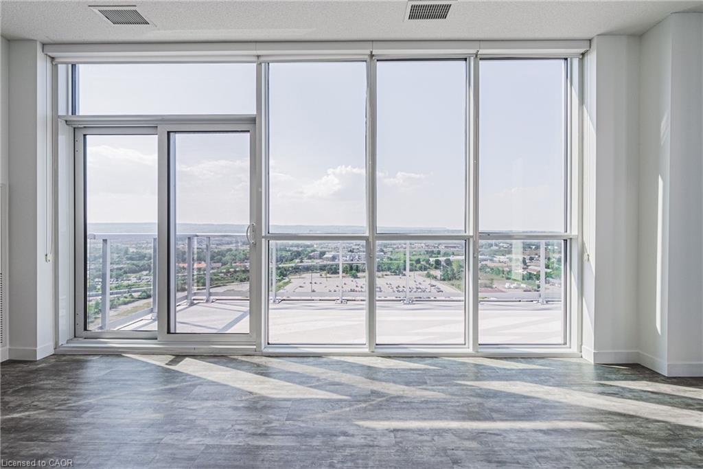 2001-2081 Fairview Street, Burlington, ON - Indoor Photo Showing Other Room