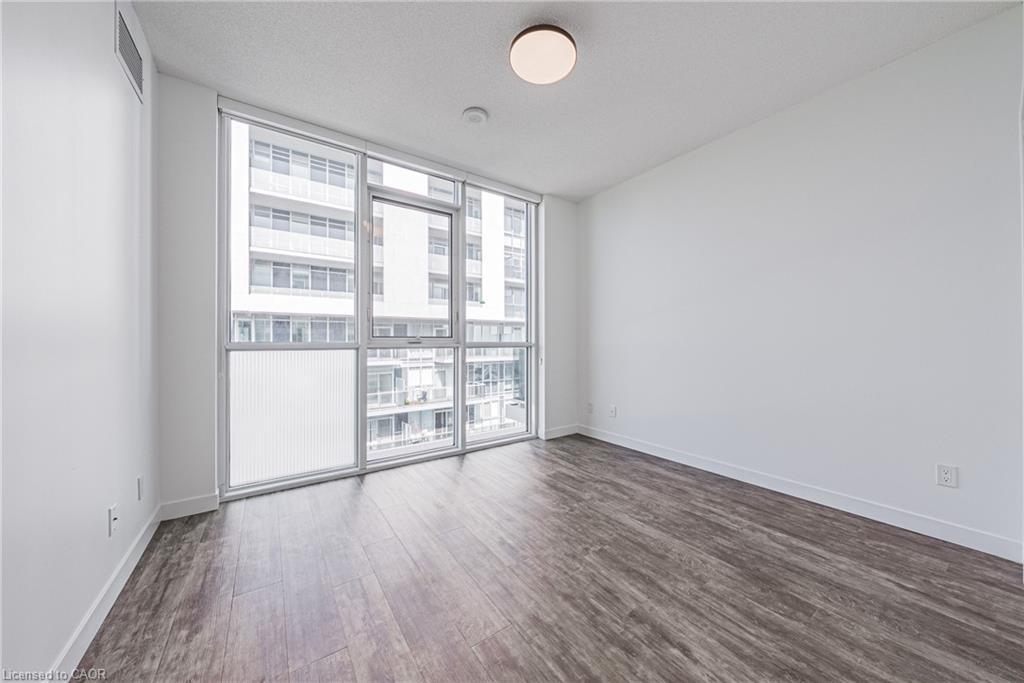 2001-2081 Fairview Street, Burlington, ON - Indoor Photo Showing Other Room