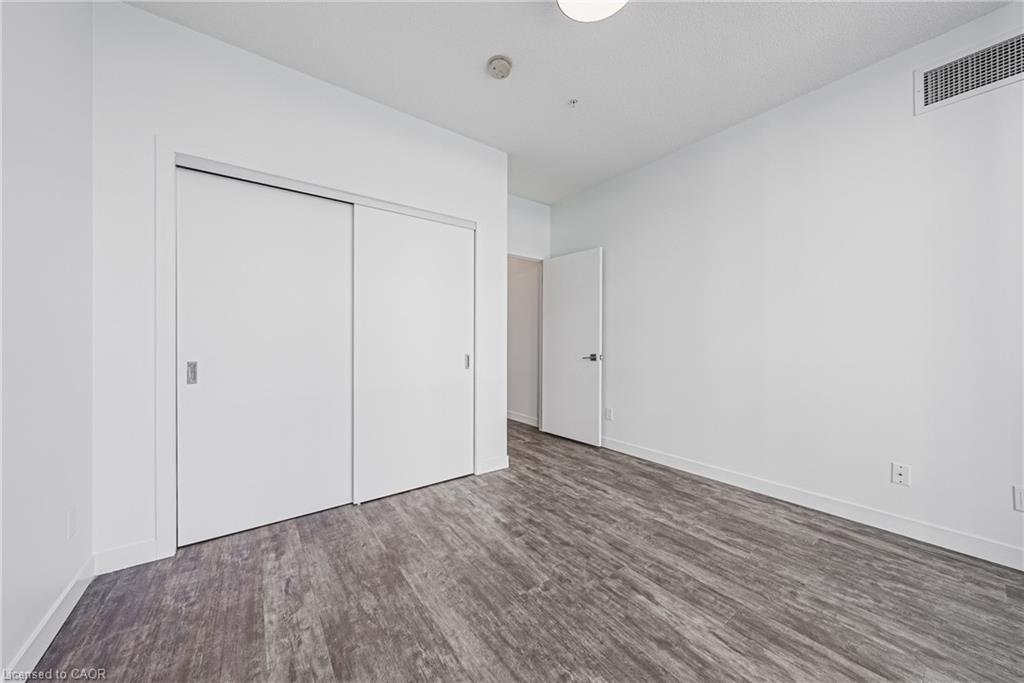 2001-2081 Fairview Street, Burlington, ON - Indoor Photo Showing Other Room