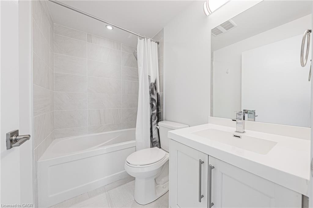 2001-2081 Fairview Street, Burlington, ON - Indoor Photo Showing Bathroom