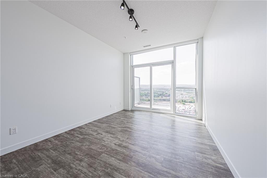 2001-2081 Fairview Street, Burlington, ON - Indoor Photo Showing Other Room