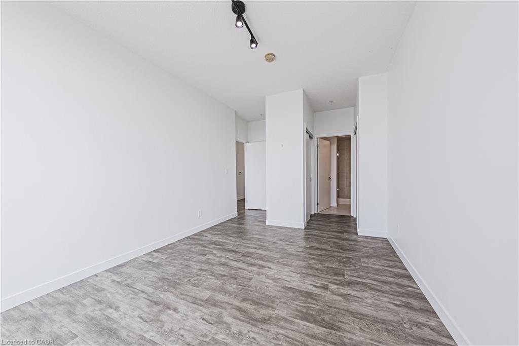 2001-2081 Fairview Street, Burlington, ON - Indoor Photo Showing Other Room