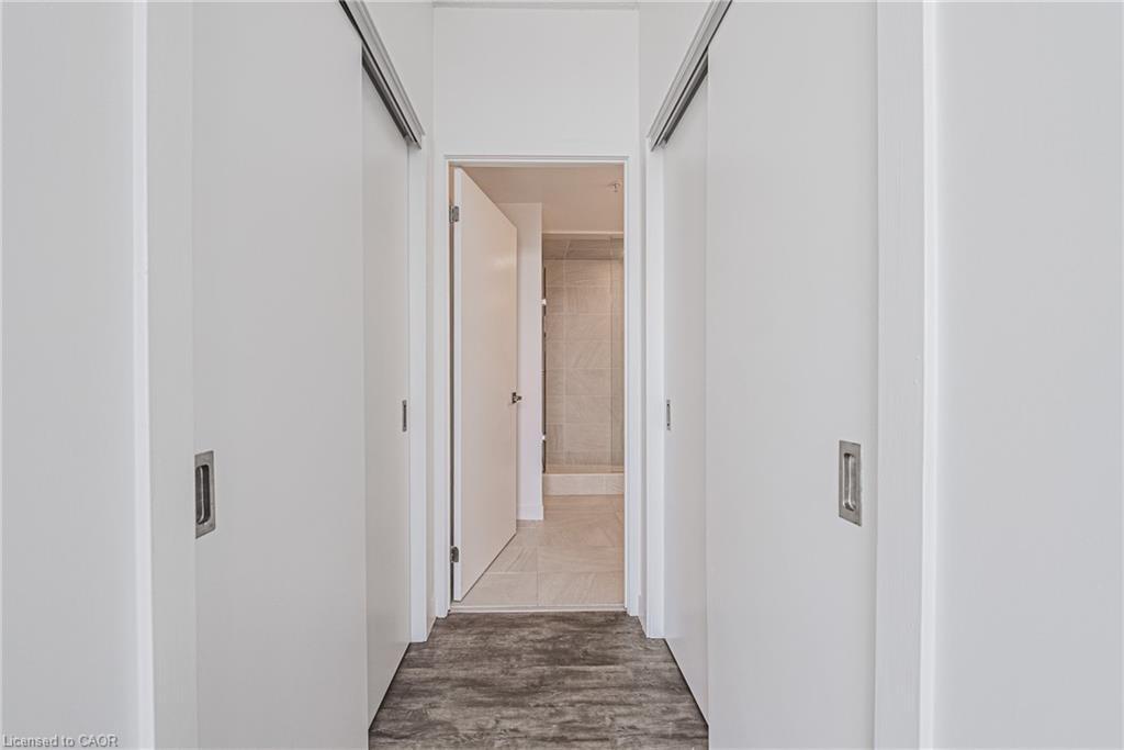 2001-2081 Fairview Street, Burlington, ON - Indoor Photo Showing Other Room