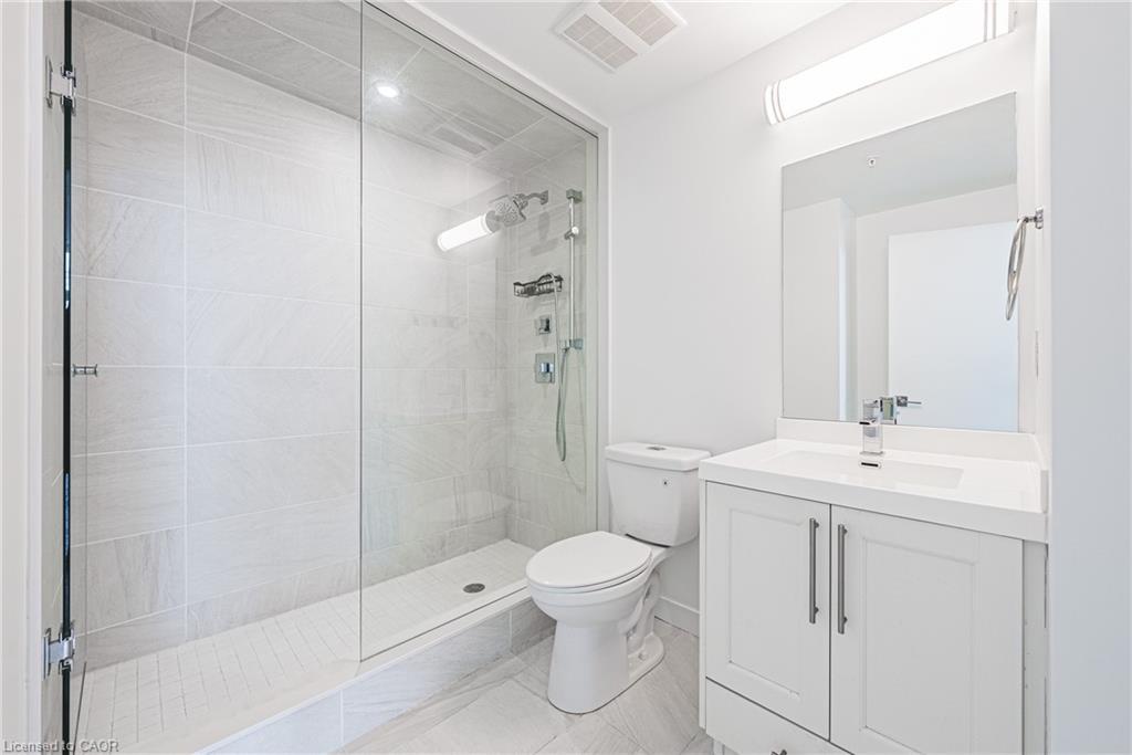 2001-2081 Fairview Street, Burlington, ON - Indoor Photo Showing Bathroom