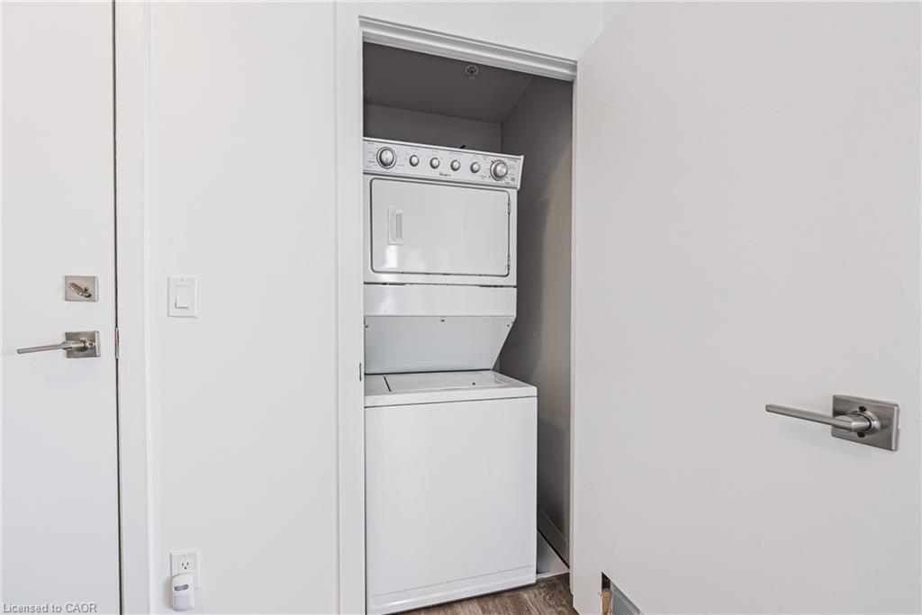 2001-2081 Fairview Street, Burlington, ON - Indoor Photo Showing Laundry Room