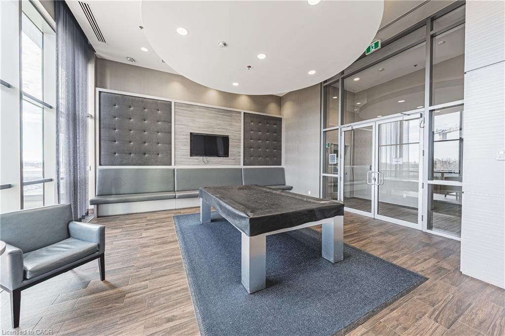 2001-2081 Fairview Street, Burlington, ON - Indoor Photo Showing Other Room