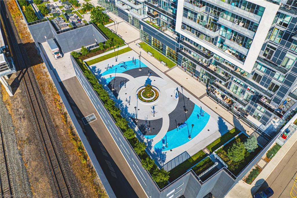 2001-2081 Fairview Street, Burlington, ON - With View