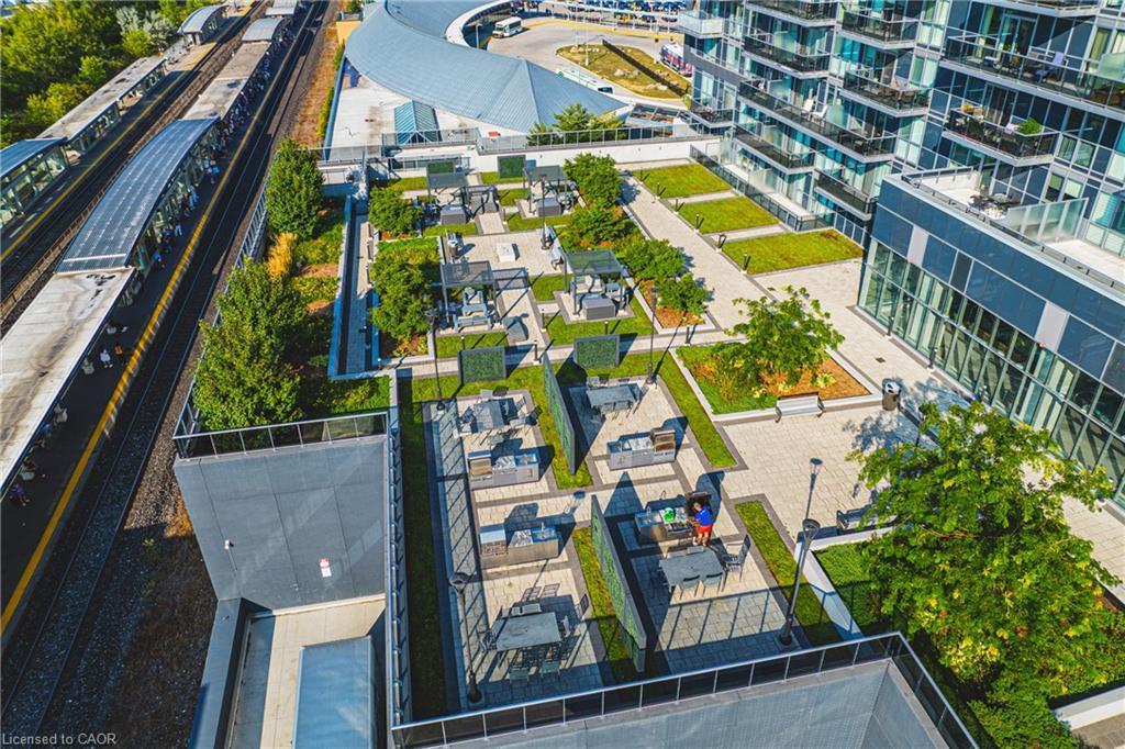 2001-2081 Fairview Street, Burlington, ON - Outdoor With View