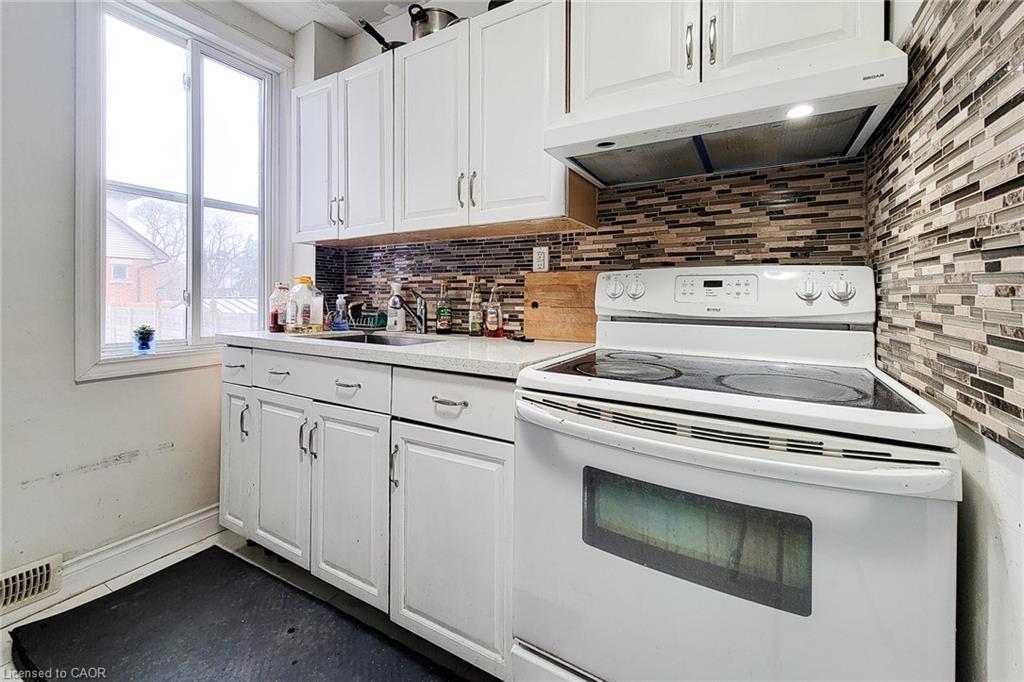 63 Paisley Avenue S, Hamilton, ON - Indoor Photo Showing Kitchen