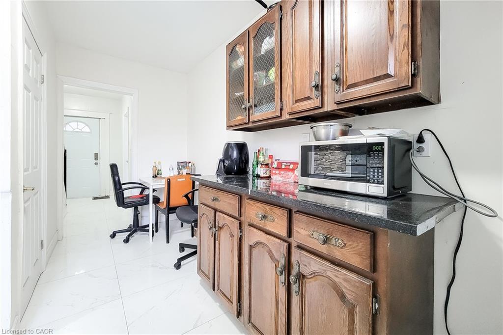 63 Paisley Avenue S, Hamilton, ON - Indoor Photo Showing Kitchen