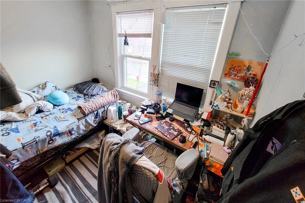 63 Paisley Avenue S, Hamilton, ON - Indoor Photo Showing Bedroom