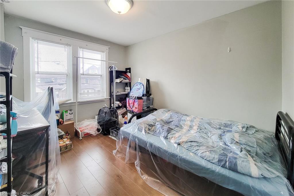 63 Paisley Avenue S, Hamilton, ON - Indoor Photo Showing Bedroom