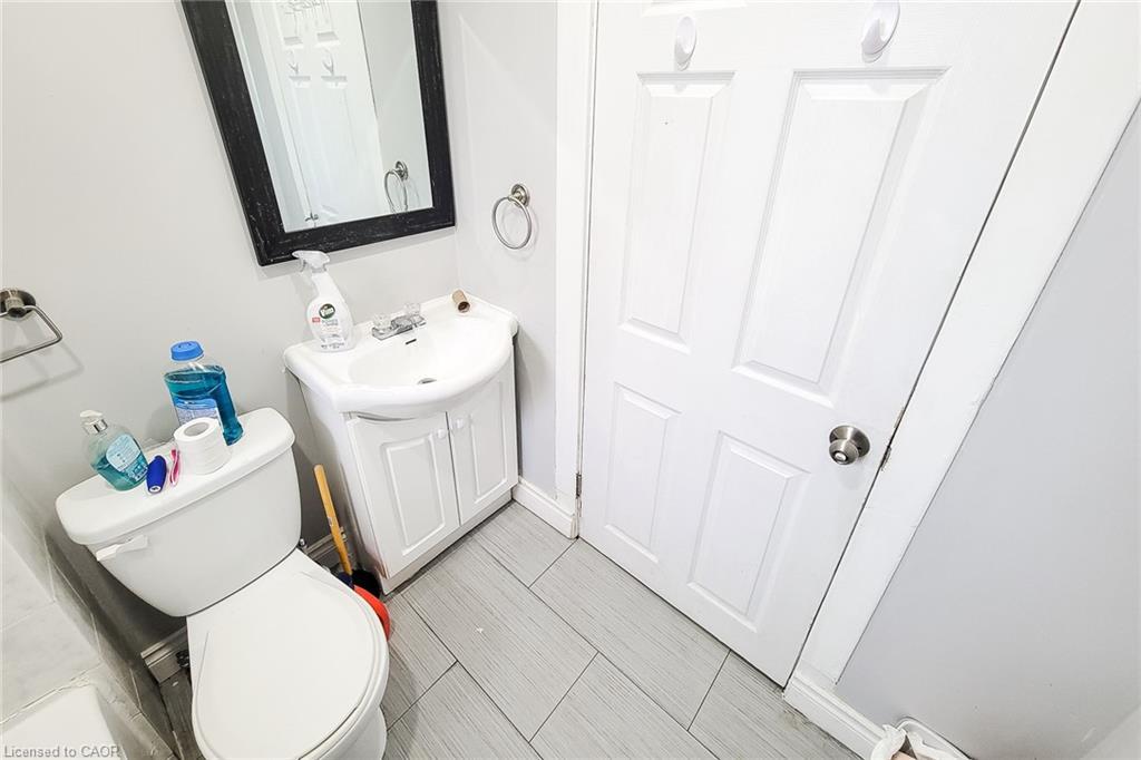 63 Paisley Avenue S, Hamilton, ON - Indoor Photo Showing Bathroom
