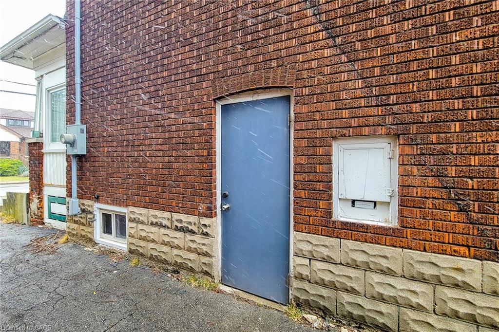 63 Paisley Avenue S, Hamilton, ON - Outdoor