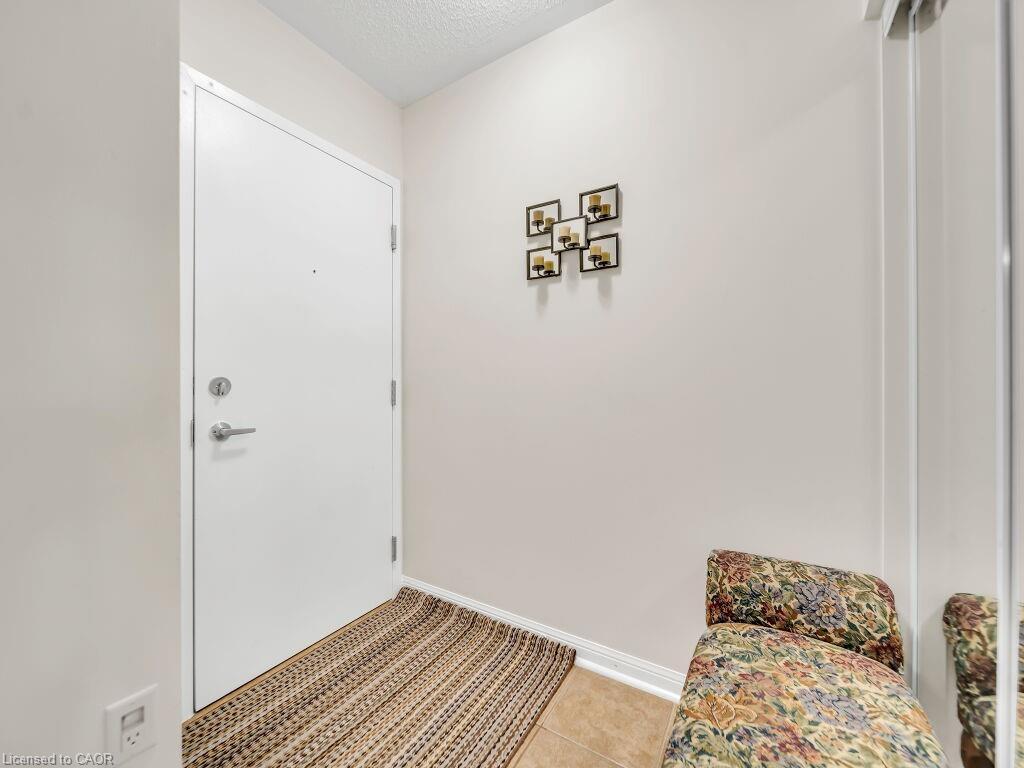 1-700 Neighbourhood Circle, Mississauga, ON - Indoor Photo Showing Other Room