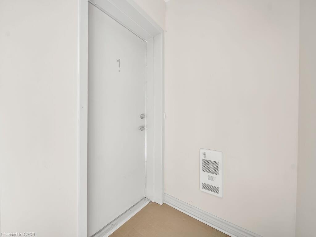 1-700 Neighbourhood Circle, Mississauga, ON - Indoor Photo Showing Other Room