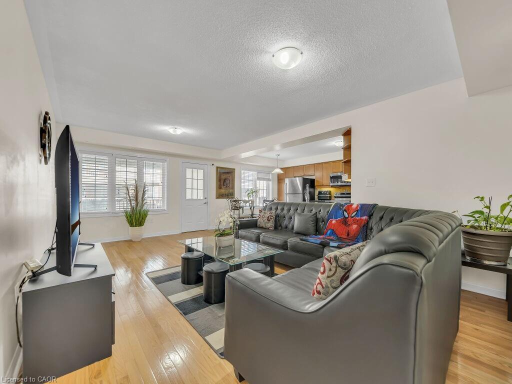 1-700 Neighbourhood Circle, Mississauga, ON - Indoor