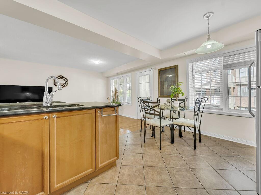 1-700 Neighbourhood Circle, Mississauga, ON - Indoor