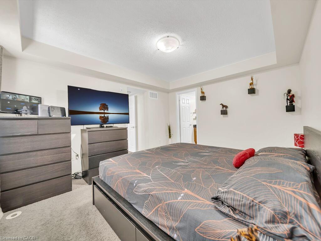 1-700 Neighbourhood Circle, Mississauga, ON - Indoor Photo Showing Bedroom