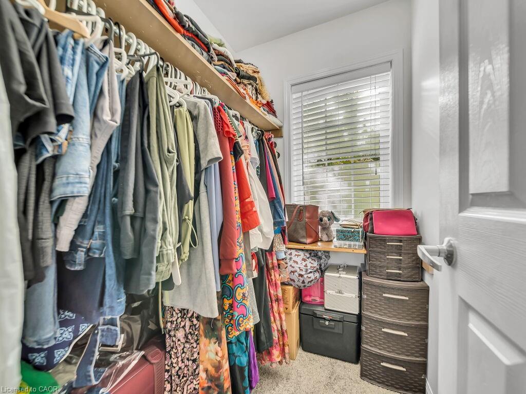 1-700 Neighbourhood Circle, Mississauga, ON - Indoor With Storage