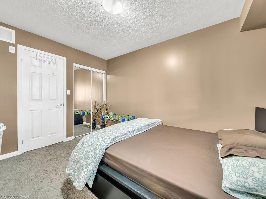 1-700 Neighbourhood Circle, Mississauga, ON - Indoor Photo Showing Bedroom