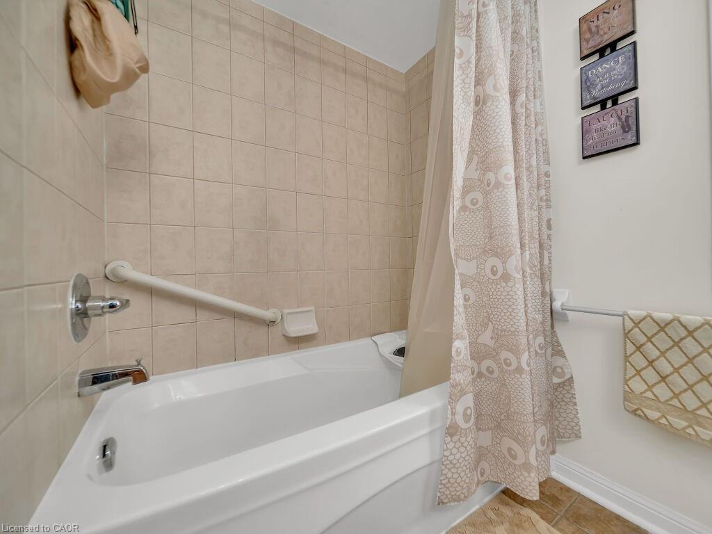 1-700 Neighbourhood Circle, Mississauga, ON - Indoor Photo Showing Bathroom
